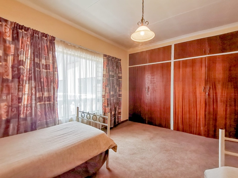 7 Bedroom Property for Sale in Parklands Western Cape